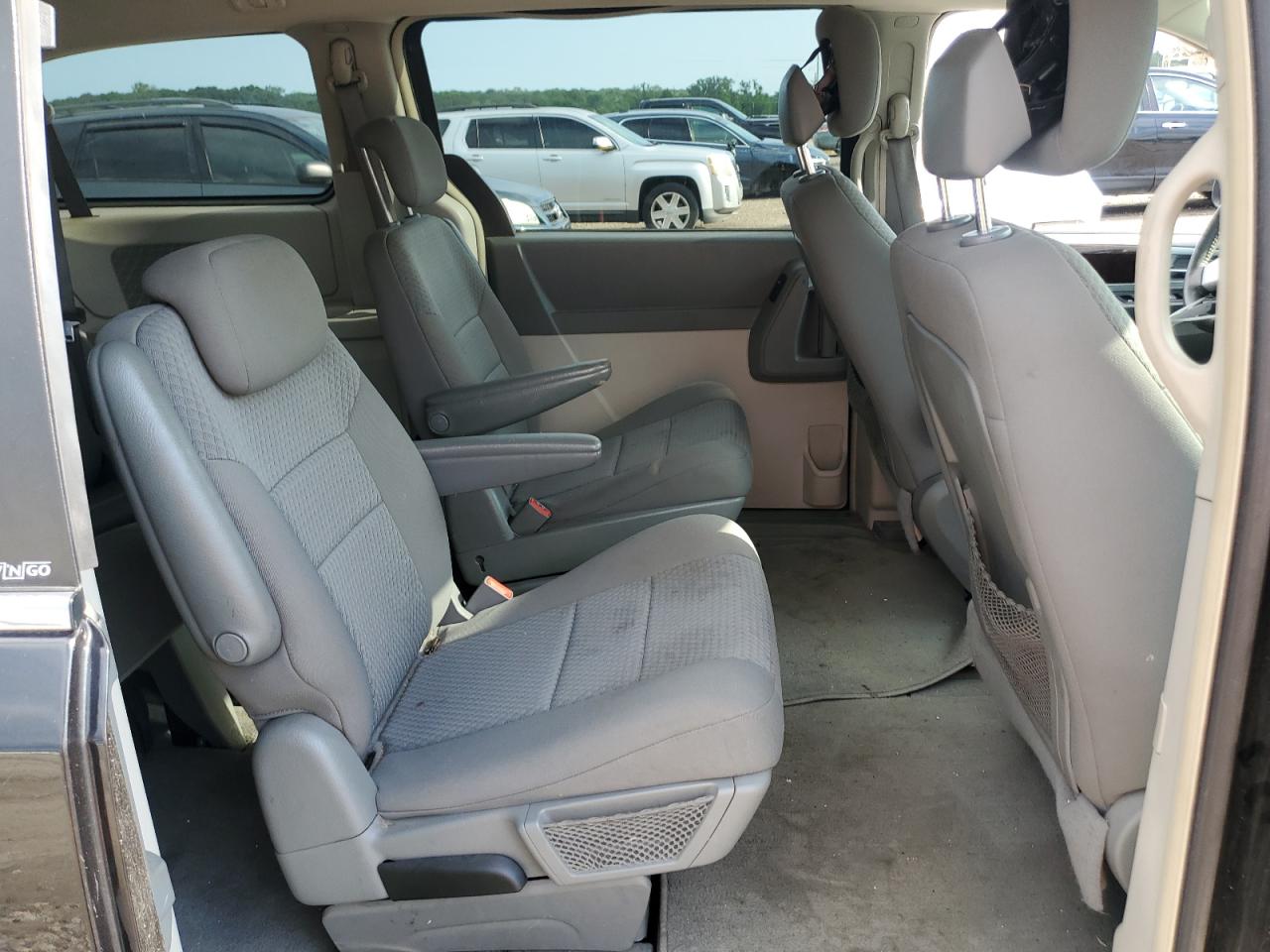 2010 Chrysler Town & Country Touring VIN: 2A4RR5D19AR432388 Lot: 62671385