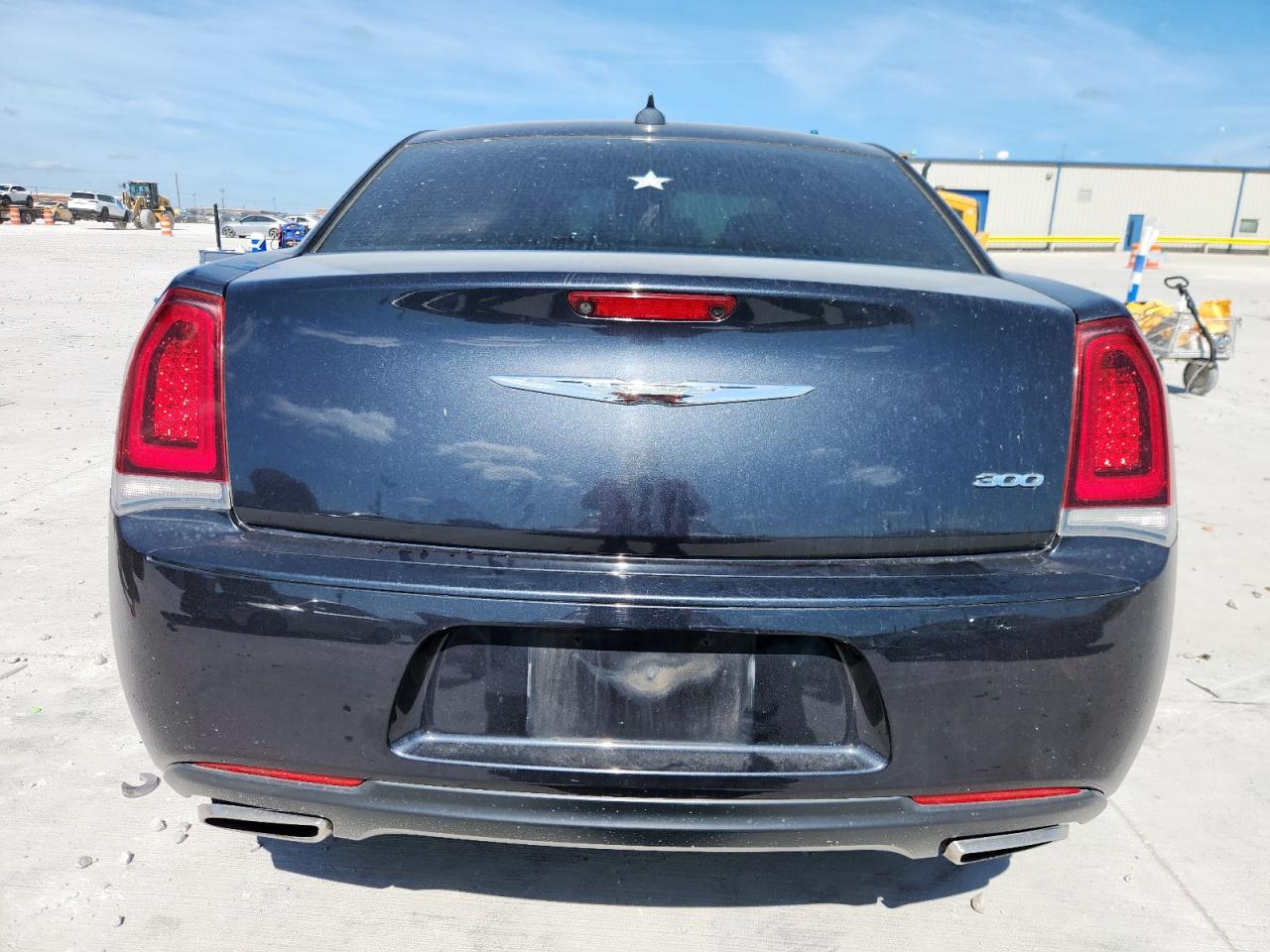 2018 Chrysler 300 Touring VIN: 2C3CCAAG0JH331975 Lot: 63006265