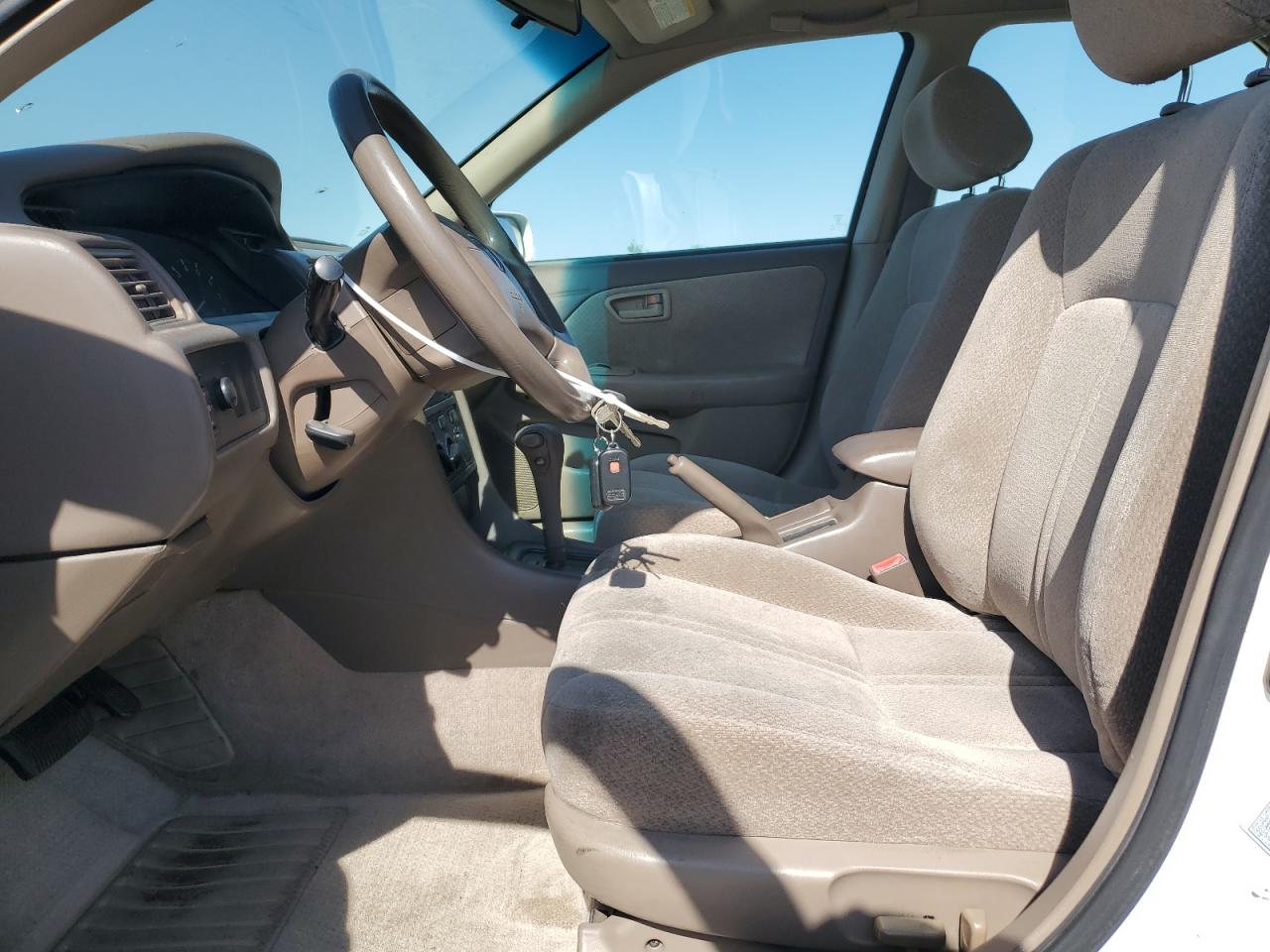 2000 Toyota Camry Le VIN: 4T1BF22K1YU955732 Lot: 62236265