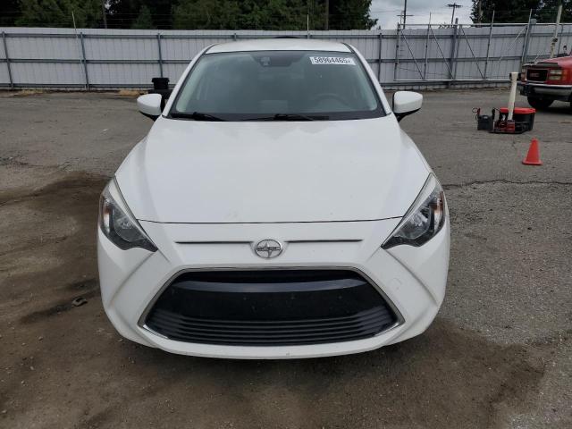 Седани TOYOTA SCION 2016 Білий