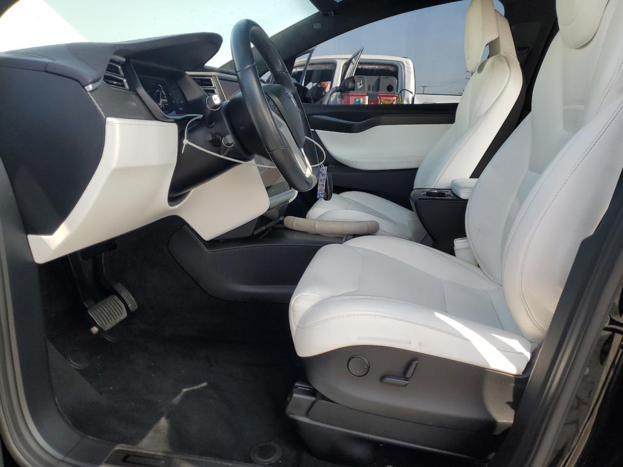 2017 Tesla Model X VIN: 5YJXCAE2XHF050195 Lot: 59854585
