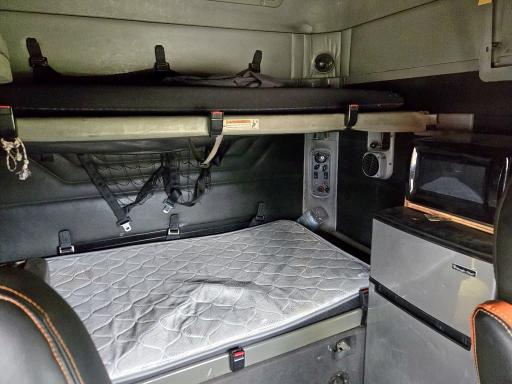 2004 FREIGHTLINER CONVENTIONAL ST112  