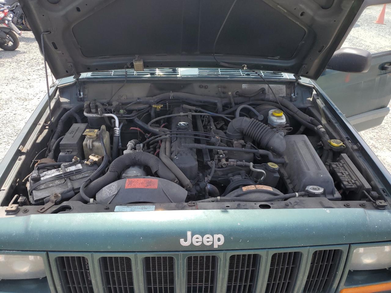 1999 Jeep Cherokee Sport VIN: 1J4FF68S2XL570795 Lot: 61860585