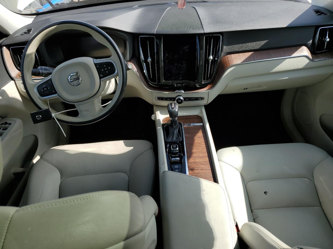 2021 Volvo Xc60 T5 Momentum VIN: YV4102RK0M1734008 Lot: 62036765