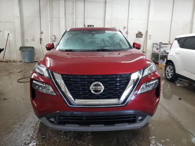  NISSAN ROGUE 2021 Czerwony