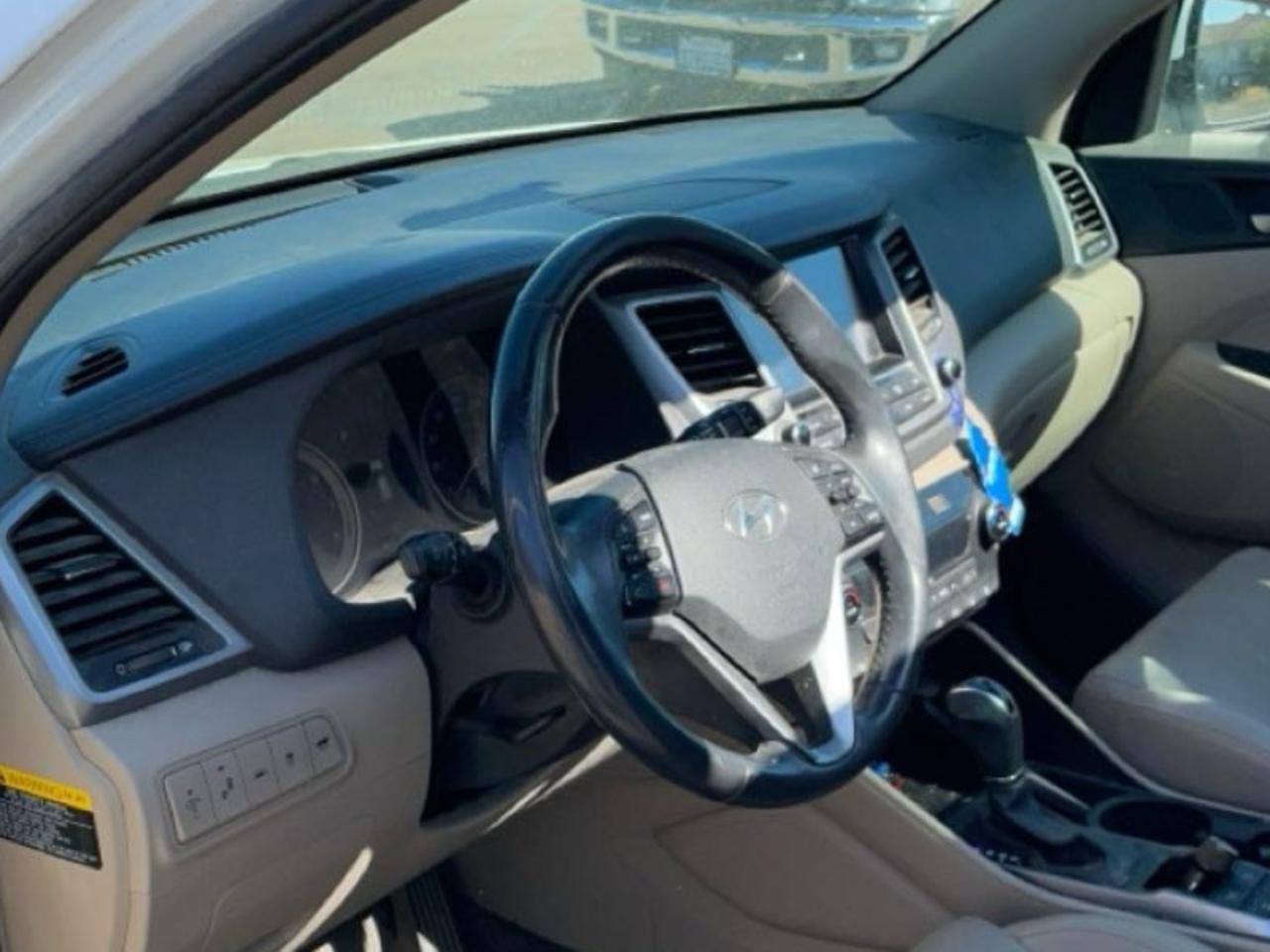 HYUNDAI TUCSON 2016 VIN KM8J3CA27GU055024 фото 9