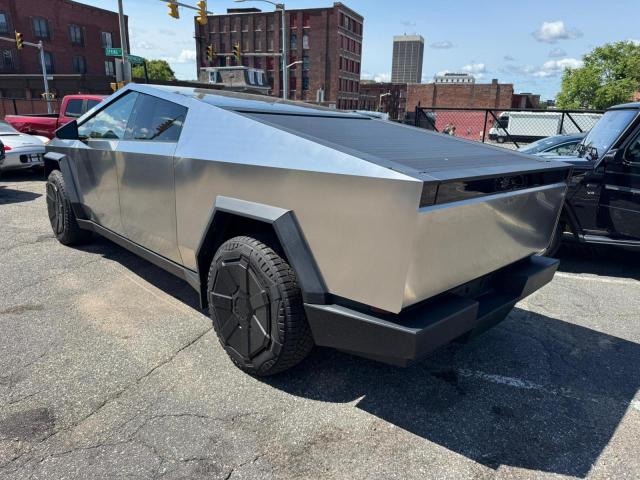  TESLA CYBERTRUCK 2024 Srebrny
