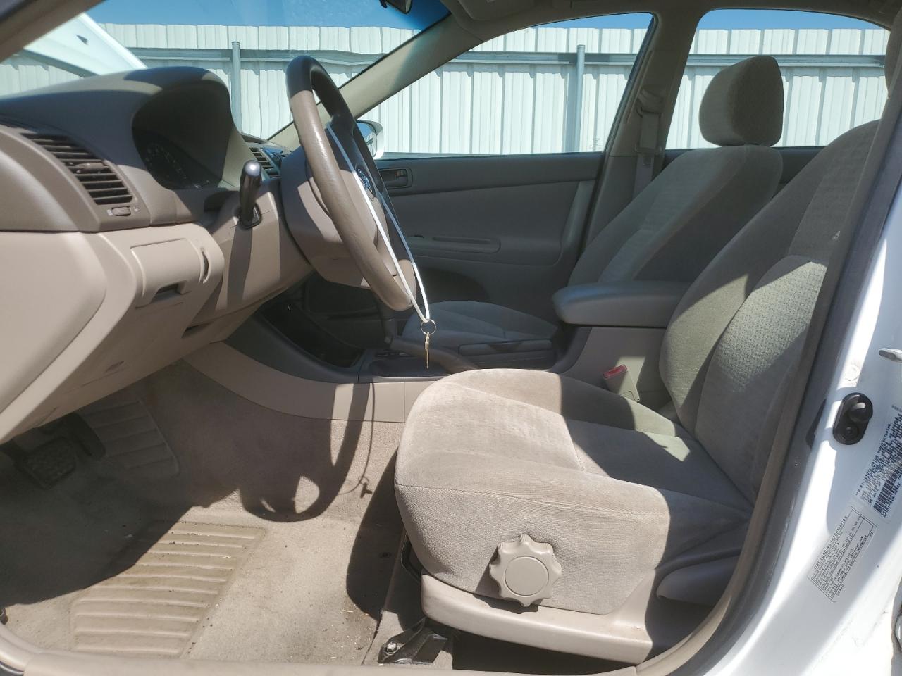 2002 Toyota Camry Le VIN: 4T1BE32K32U016906 Lot: 81311205