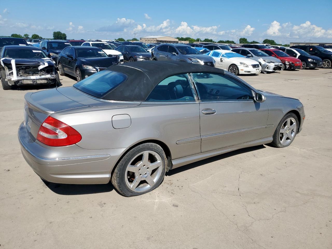 MERCEDES-BENZ CLK-CLASS 2005 VIN WDBTK75J75F147923 photo 3