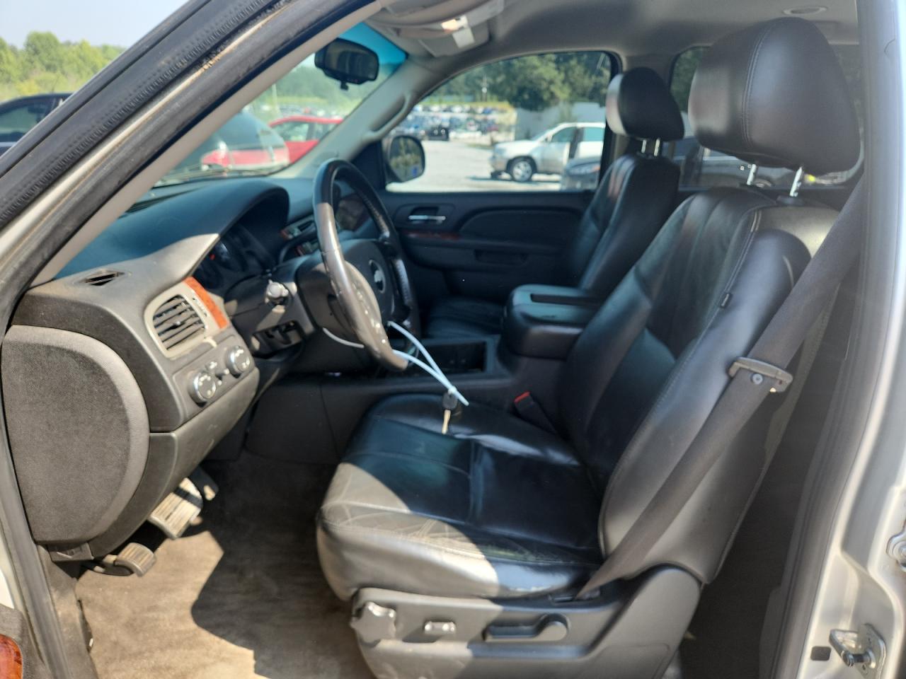 2010 Chevrolet Suburban K1500 Lt VIN: 1GNUKJE36AR135296 Lot: 60987135