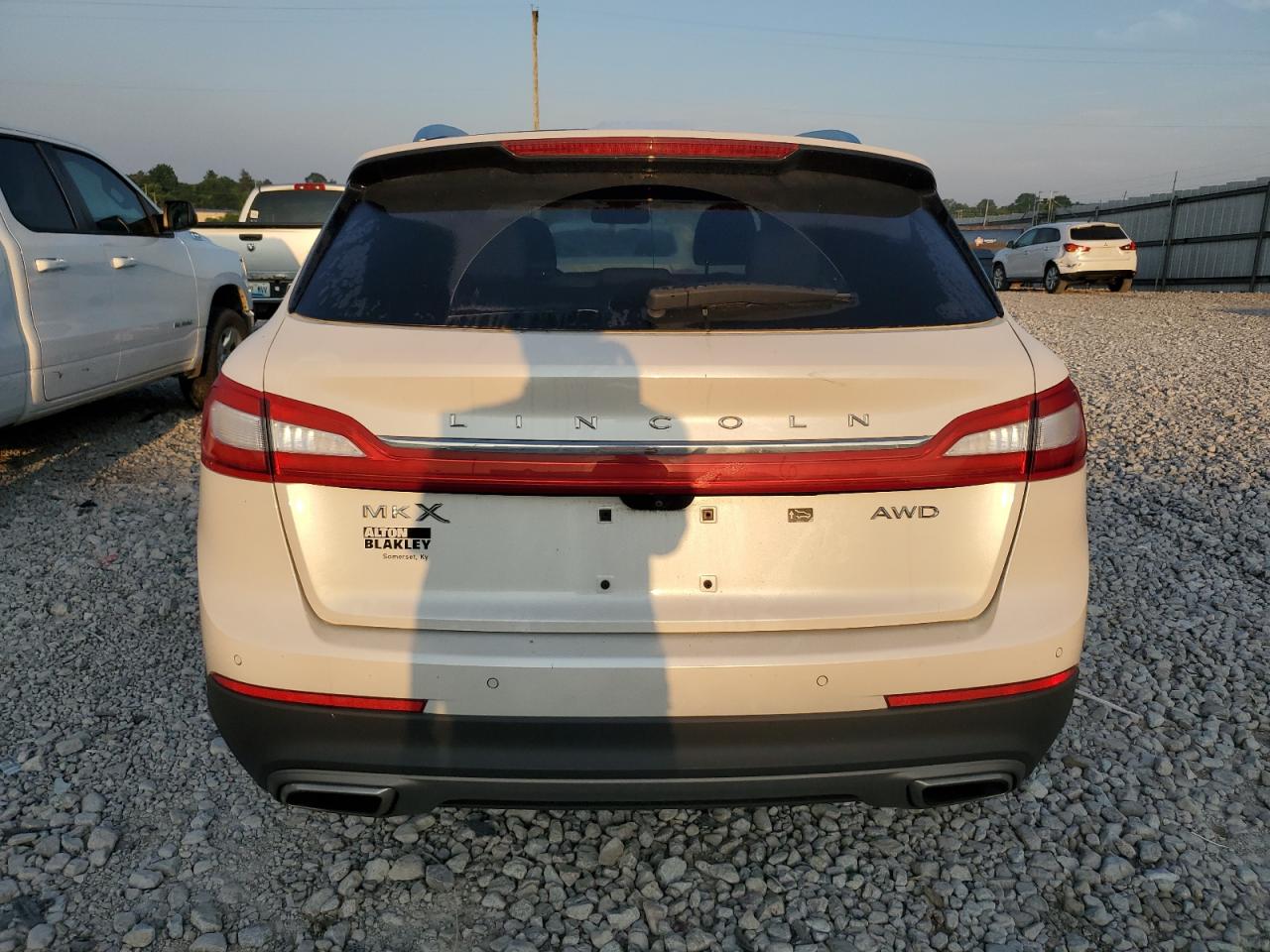 2016 Lincoln Mkx Reserve VIN: 2LMTJ8LR1GBL57215 Lot: 61757615