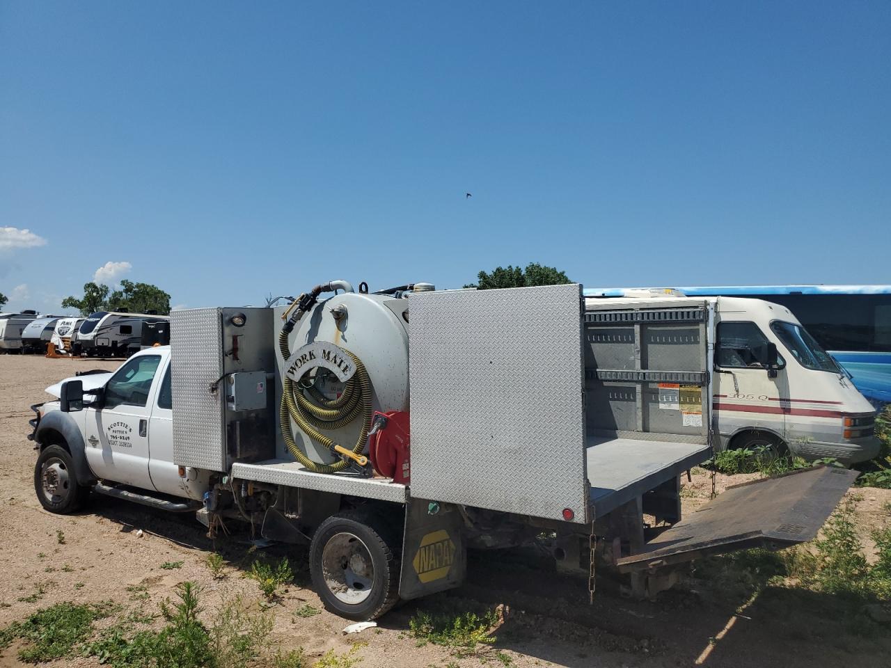 FORD F550 2012 VIN 1FD0X5HT5CEA89428 photo 2