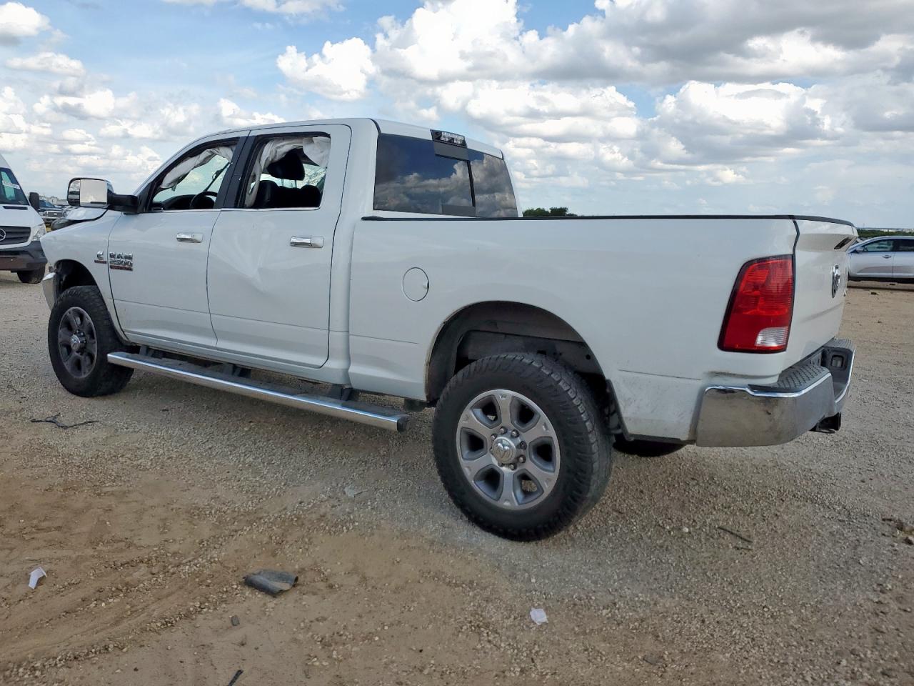 RAM All Models 2018 VIN 3C6UR5DL7JG370553 photo 2