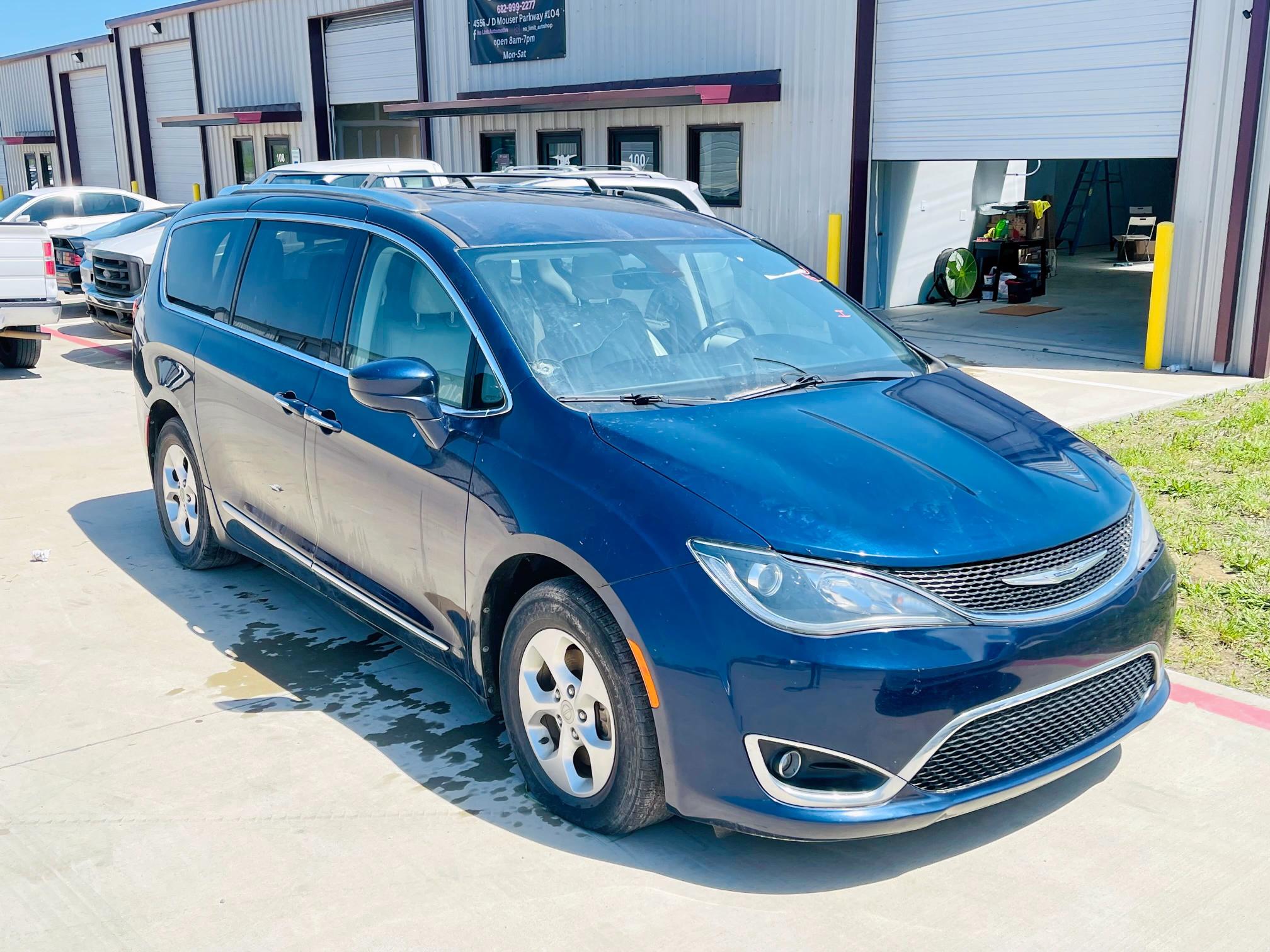 Minivans CHRYSLER PACIFICA 2017 Blue
