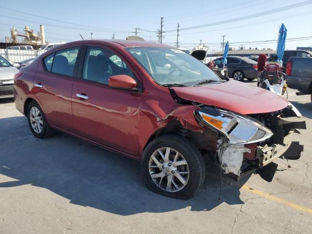  NISSAN VERSA 2018 Czerwony