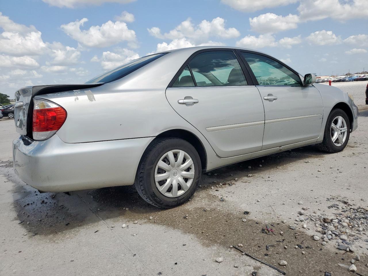 2005 Toyota Camry Le silver null gas 4T1BE32K25U040733 photo #4