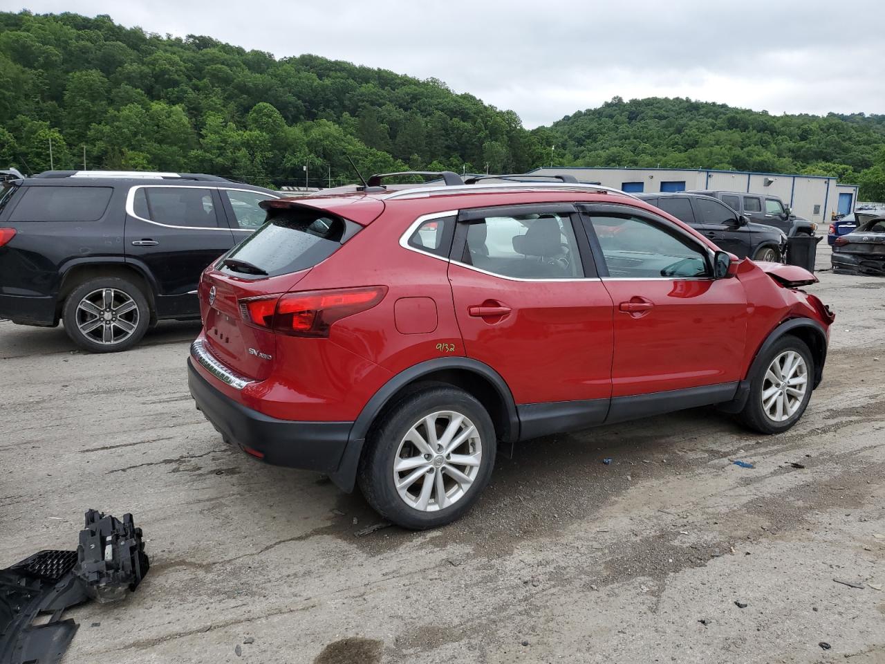 JN1BJ1CR7JW252299 NISSAN ROGUE 2018