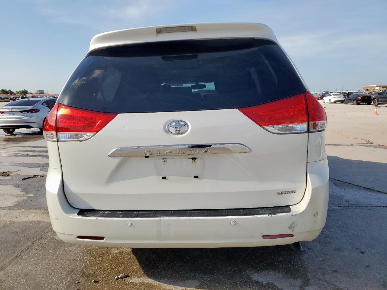 2013 Toyota Sienna Xle VIN: 5TDYK3DC5DS392978 Lot: 62954165