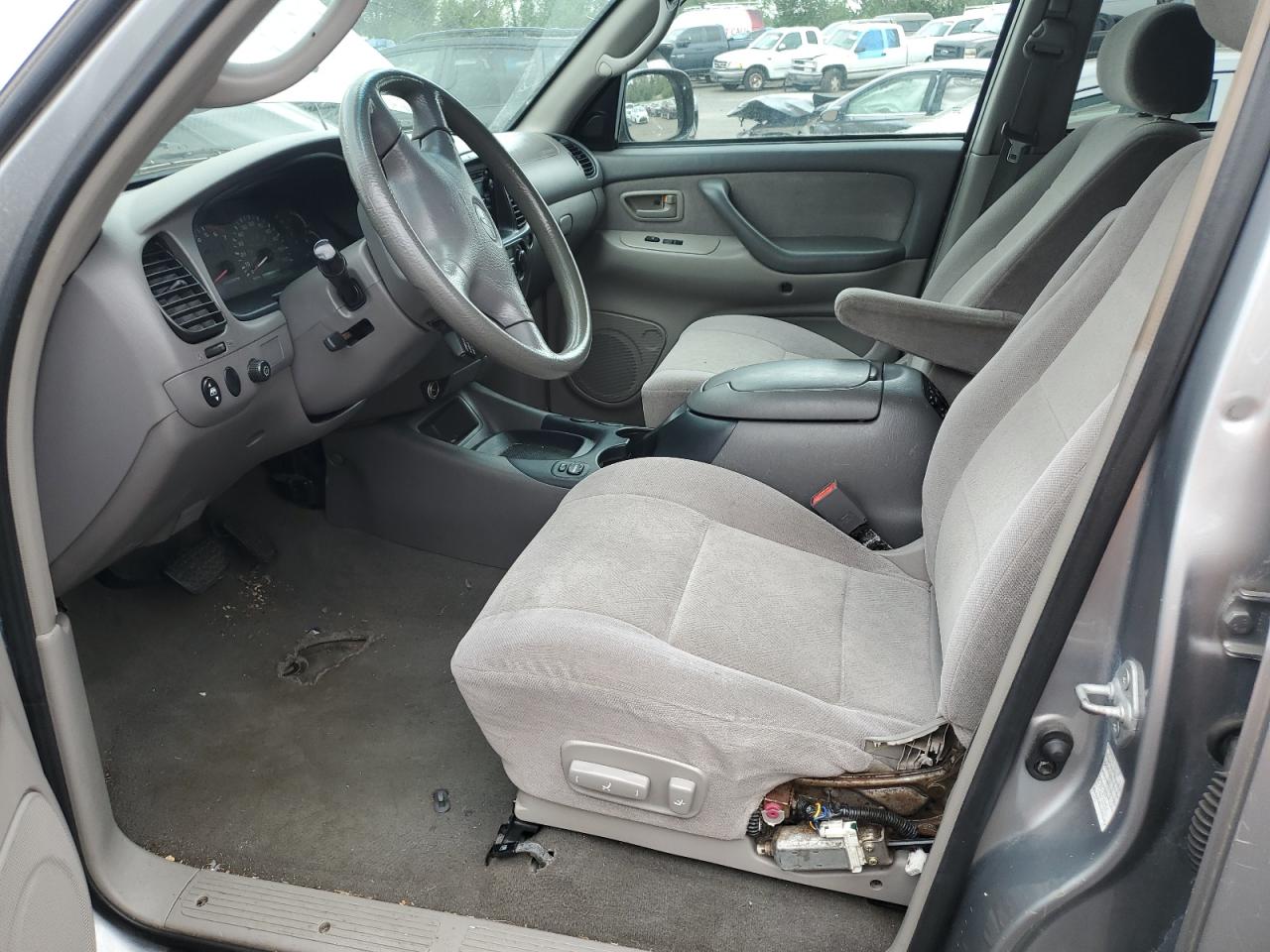 2002 Toyota Sequoia Sr5 VIN: 5TDZT34AX2S136526 Lot: 62794135
