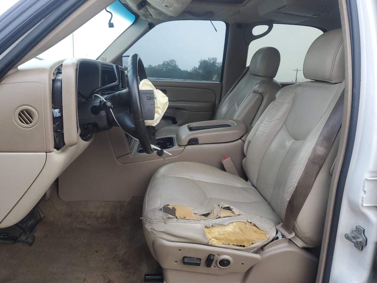 2005 GMC Yukon VIN: 1GKEC13T95J168654 Lot: 59802425