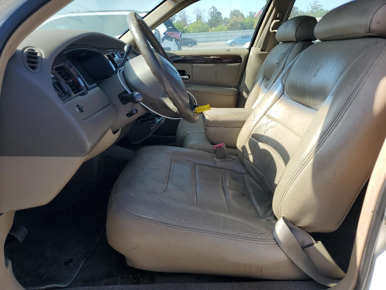 1999 Lincoln Town Car Executive VIN: 1LNHM81WXXY694812 Lot: 61448815