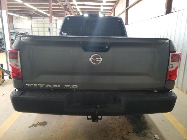 Pickups NISSAN TITAN 2016 Srebrny