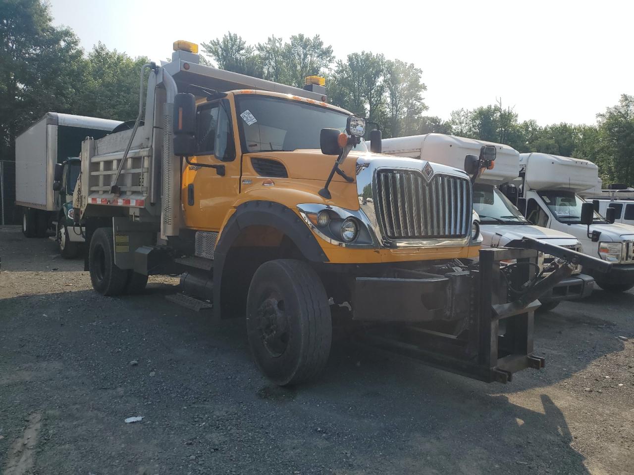 2013 International 7600 Dump Truck for Sale in Waldorf, MD - Minor Dent/Scratches