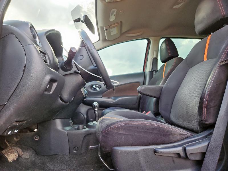  NISSAN VERSA 2017 Красный