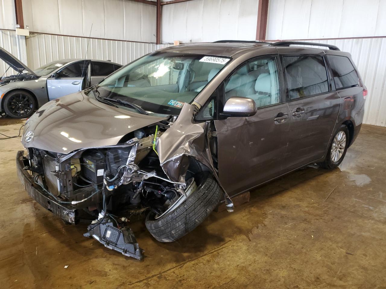 2014 Toyota Sienna Xle იყიდება Pennsburg-ში, PA - Front End