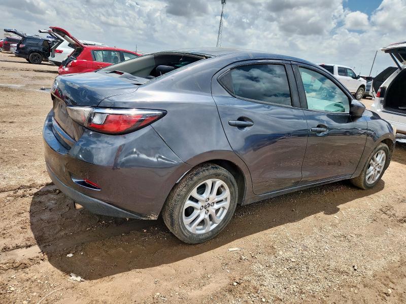 Sedans TOYOTA SCION 2016 Gray