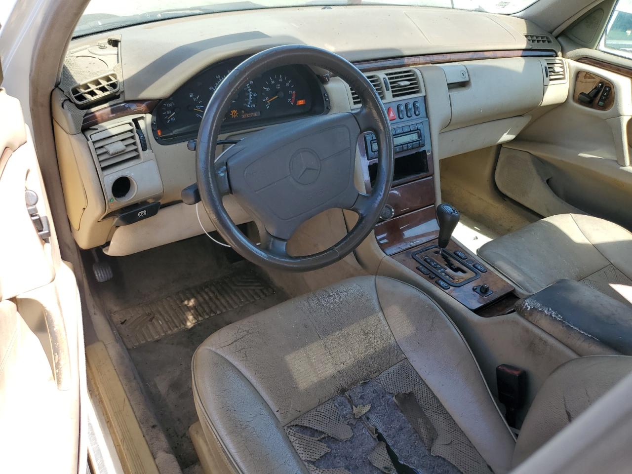 1999 Mercedes-Benz E 320 4Matic VIN: WDBJH82F0XX022271 Lot: 62675895