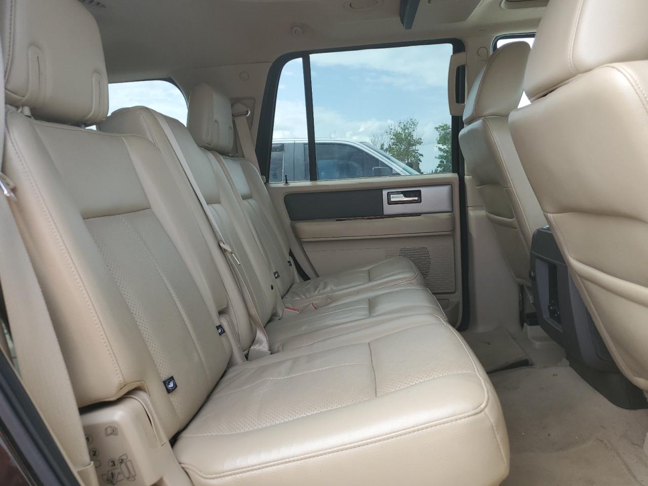 2010 Ford Expedition Eddie Bauer VIN: 1FMJU1H57AEA81884 Lot: 62174665