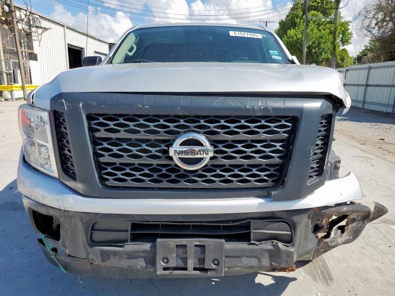  NISSAN TITAN 2017 Silver