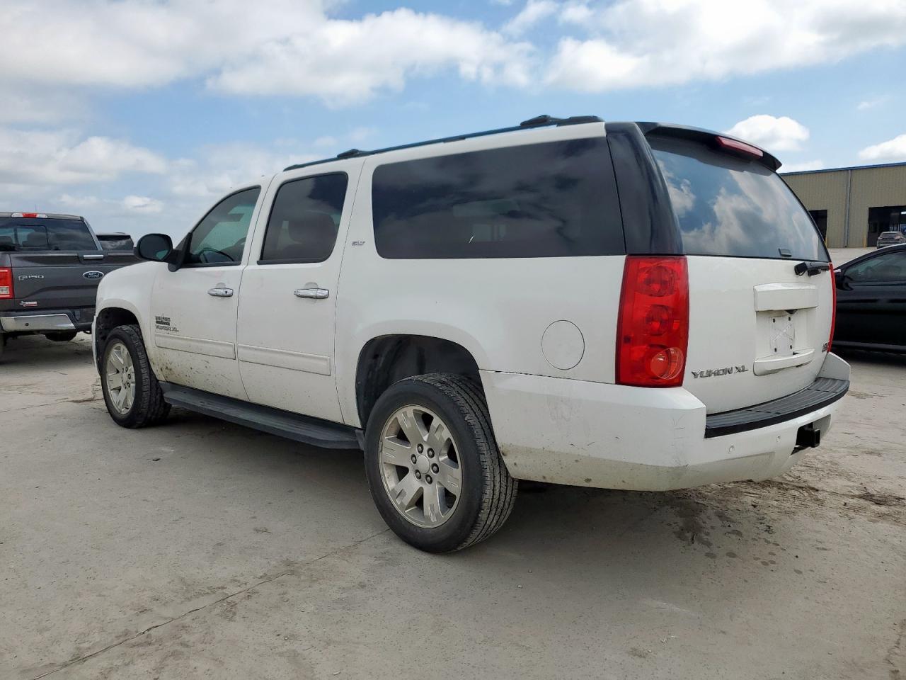 GMC YUKON 2013 VIN 1GKS1KE07DR379241 фото 2
