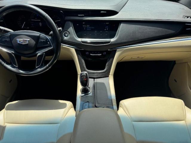  CADILLAC XT5 2019 Szary