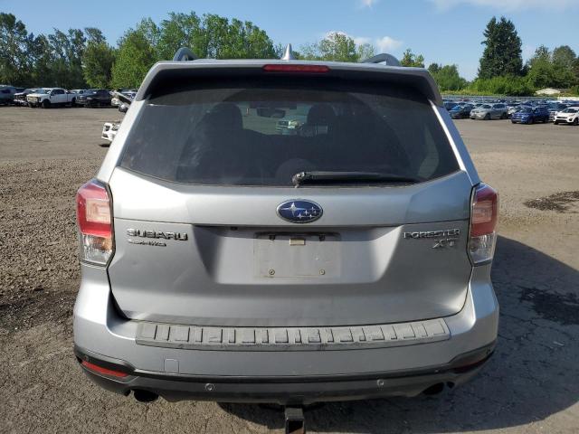  SUBARU FORESTER 2018 Серебристый