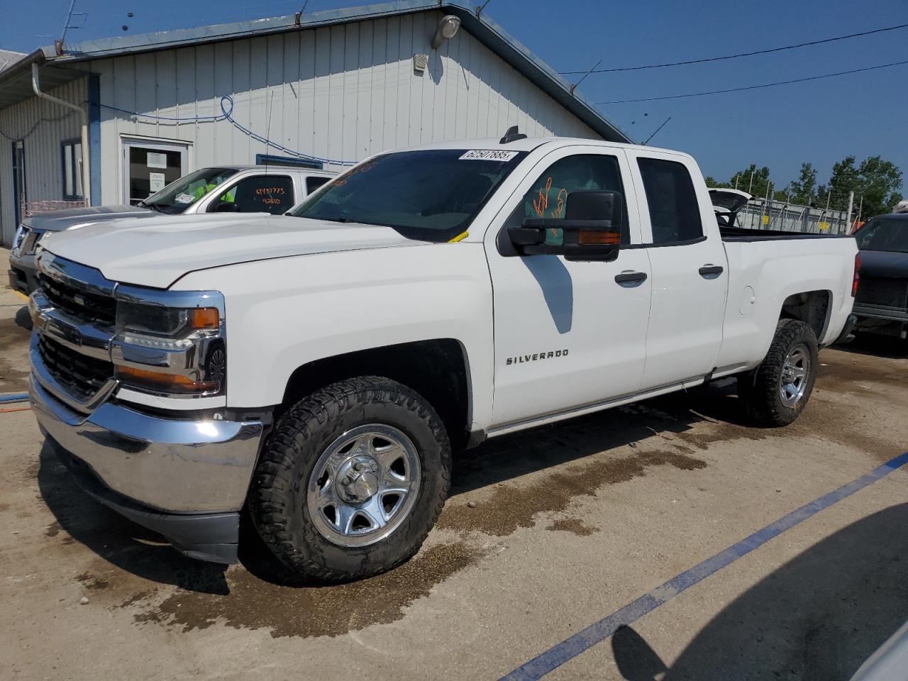 2017 Chevrolet Silverado C1500 white null gas 1GCRCNEC5HZ338564 photo #1