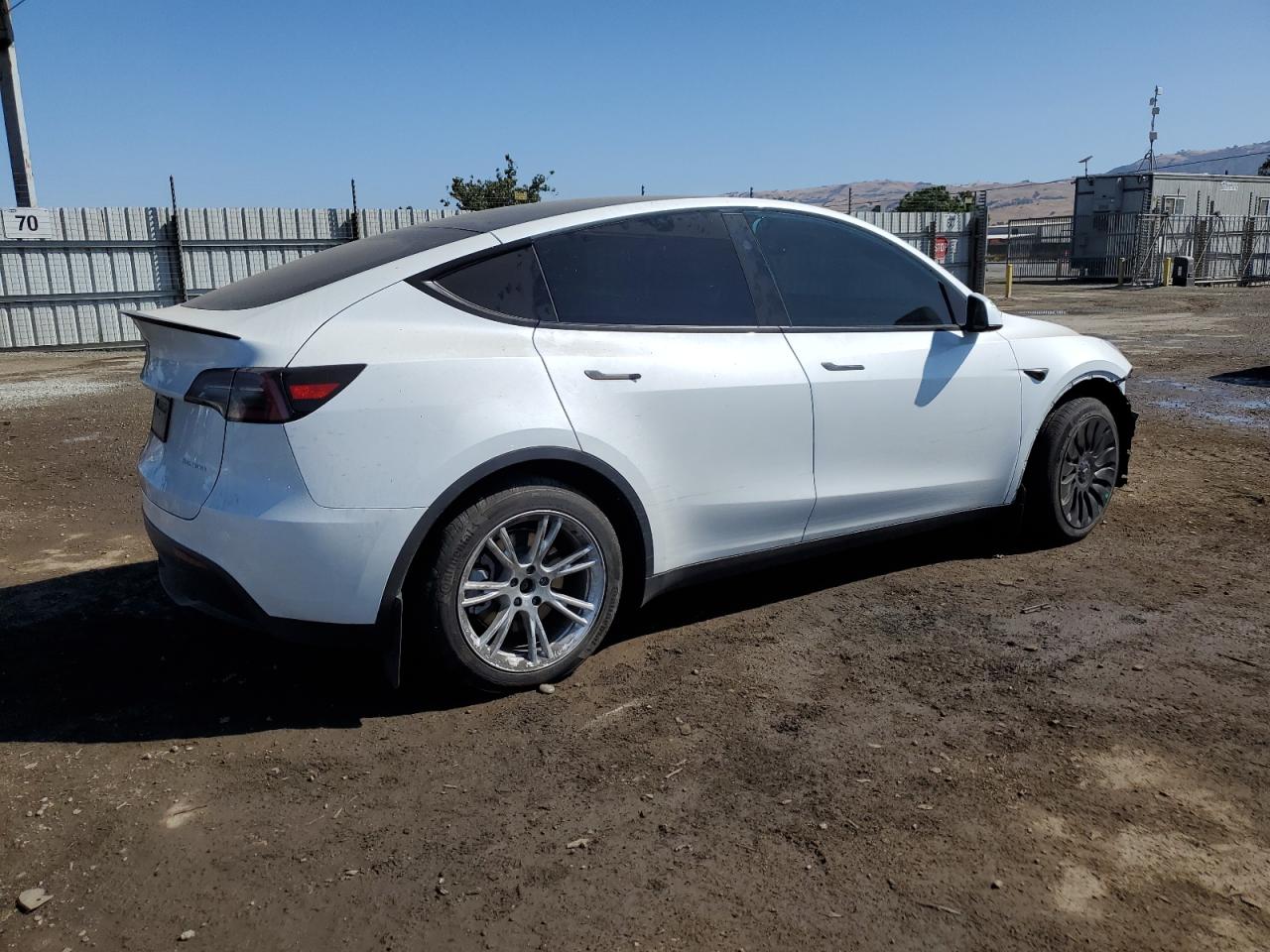 TESLA MODEL Y 2024 VIN 7SAYGDEE5RF090807 фото 3