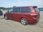 2012 Toyota Sienna Base   للبيع في Assonet، MA - Front End