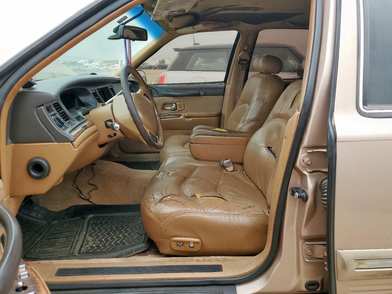 1996 Lincoln Town Car Signature VIN: 1LNLM82W6TY655685 Lot: 63032325