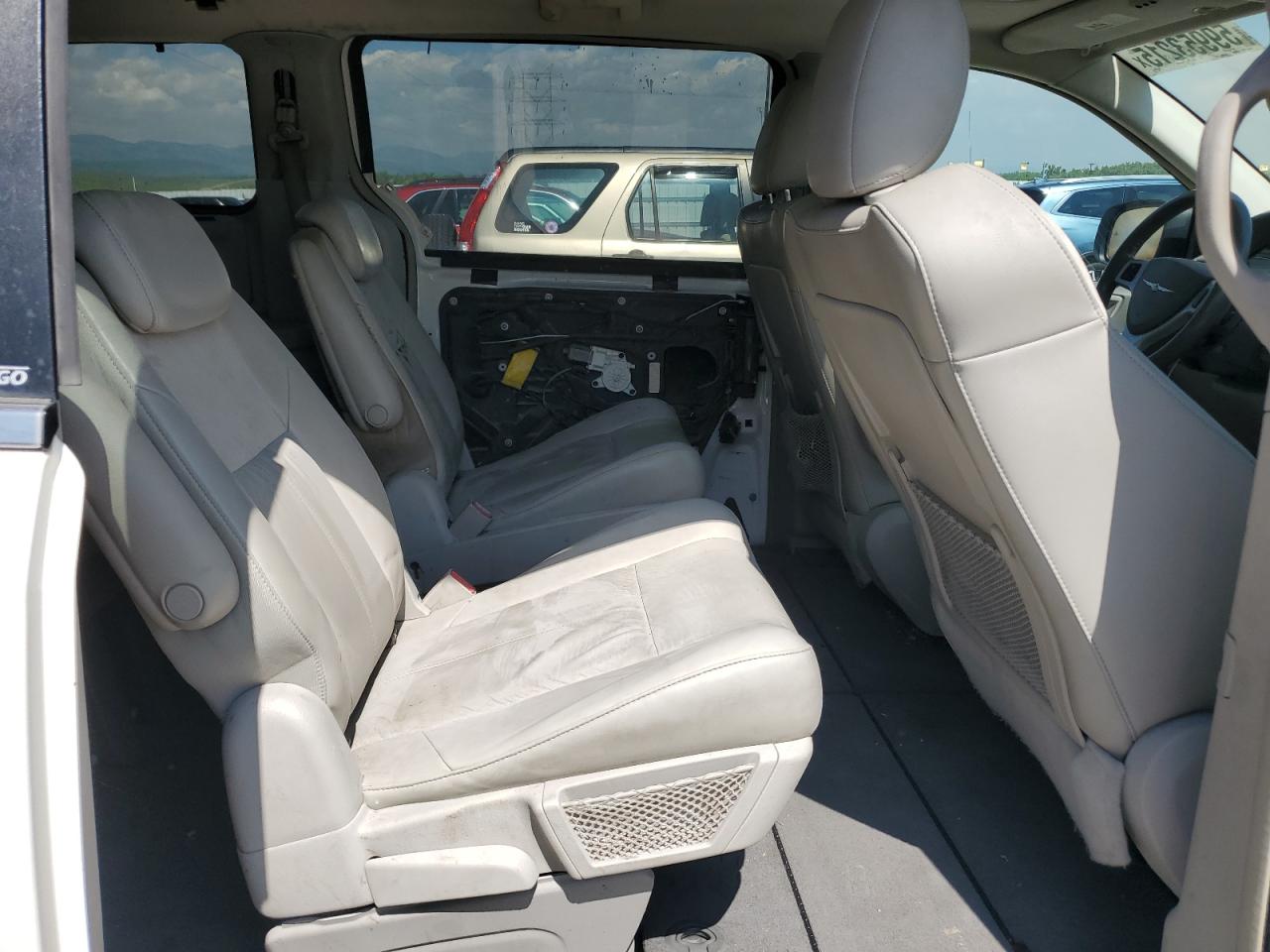 2010 Chrysler Town & Country Limited VIN: 2A4RR6DX6AR133967 Lot: 59953215