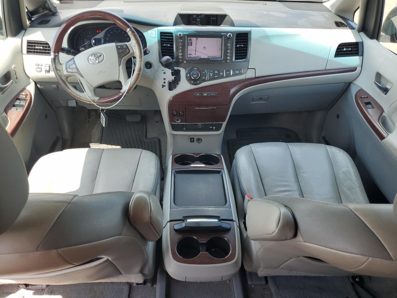 2011 Toyota Sienna Xle VIN: 5TDYK3DC4BS022831 Lot: 63123465