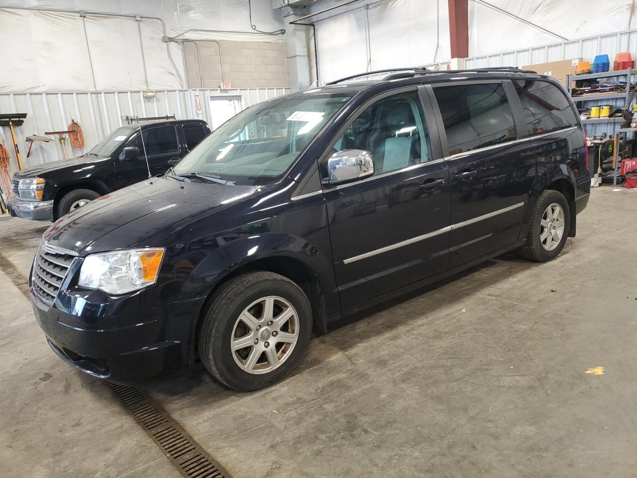 2010 Chrysler Town & Country Touring Plus للبيع في Mcfarland، WI - Hail