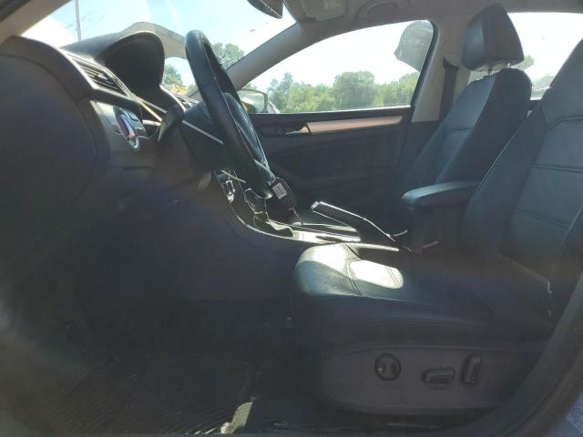 Sedans VOLKSWAGEN PASSAT 2013 Srebrny