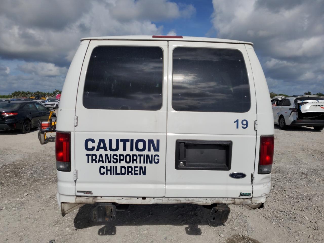 2013 Ford Econoline E350 Super Duty Wagon VIN: 1FBSS3BL3DDA55962 Lot: 60609895