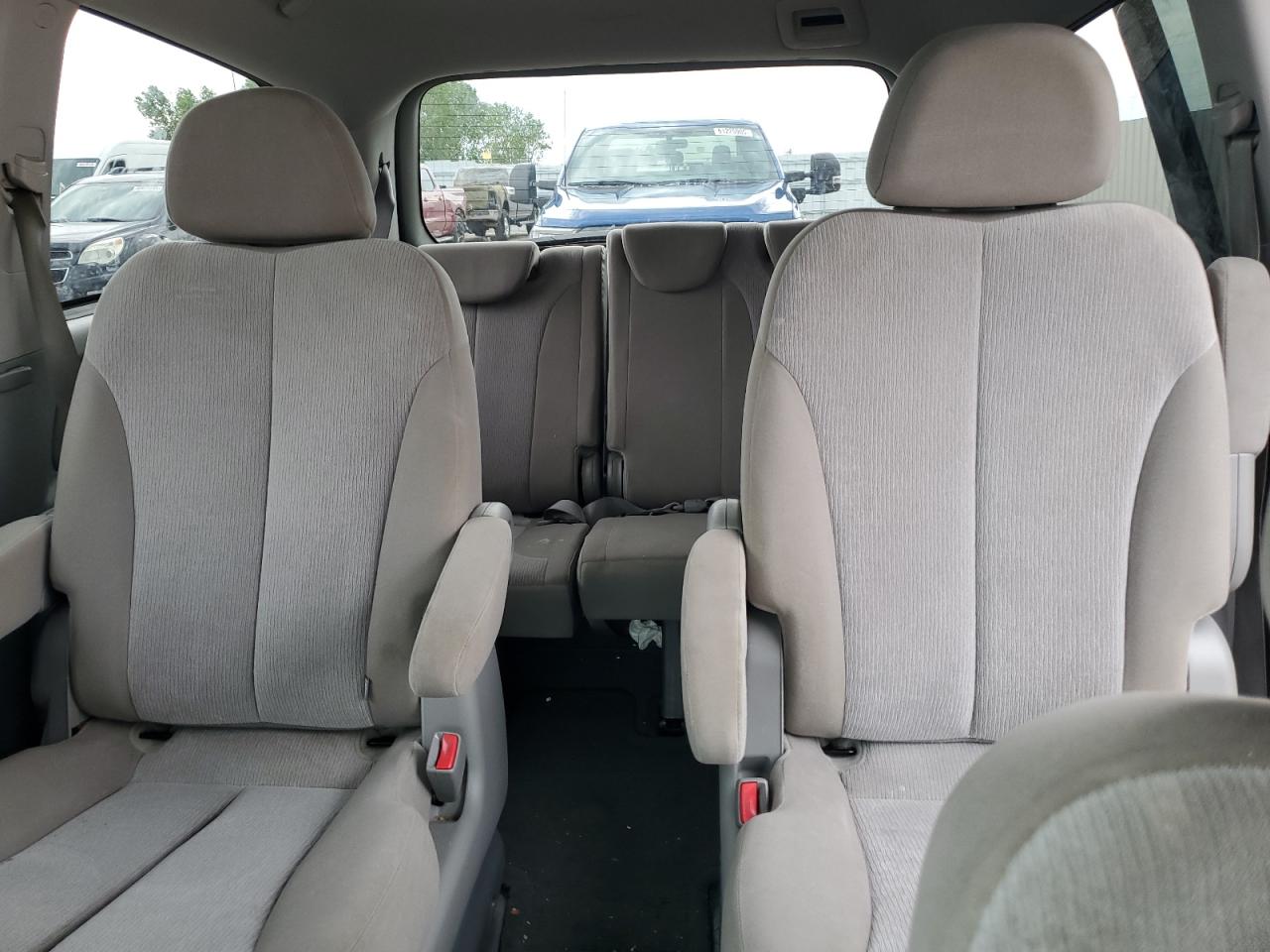 2011 Kia Sedona Lx VIN: KNDMG4C74B6364418 Lot: 61175735