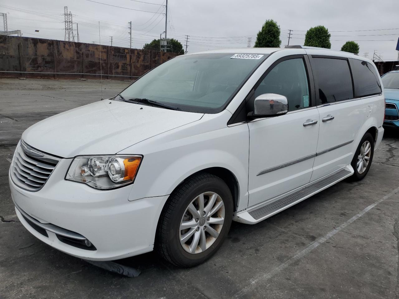 2016 Chrysler Town & Country Limited Platinum
