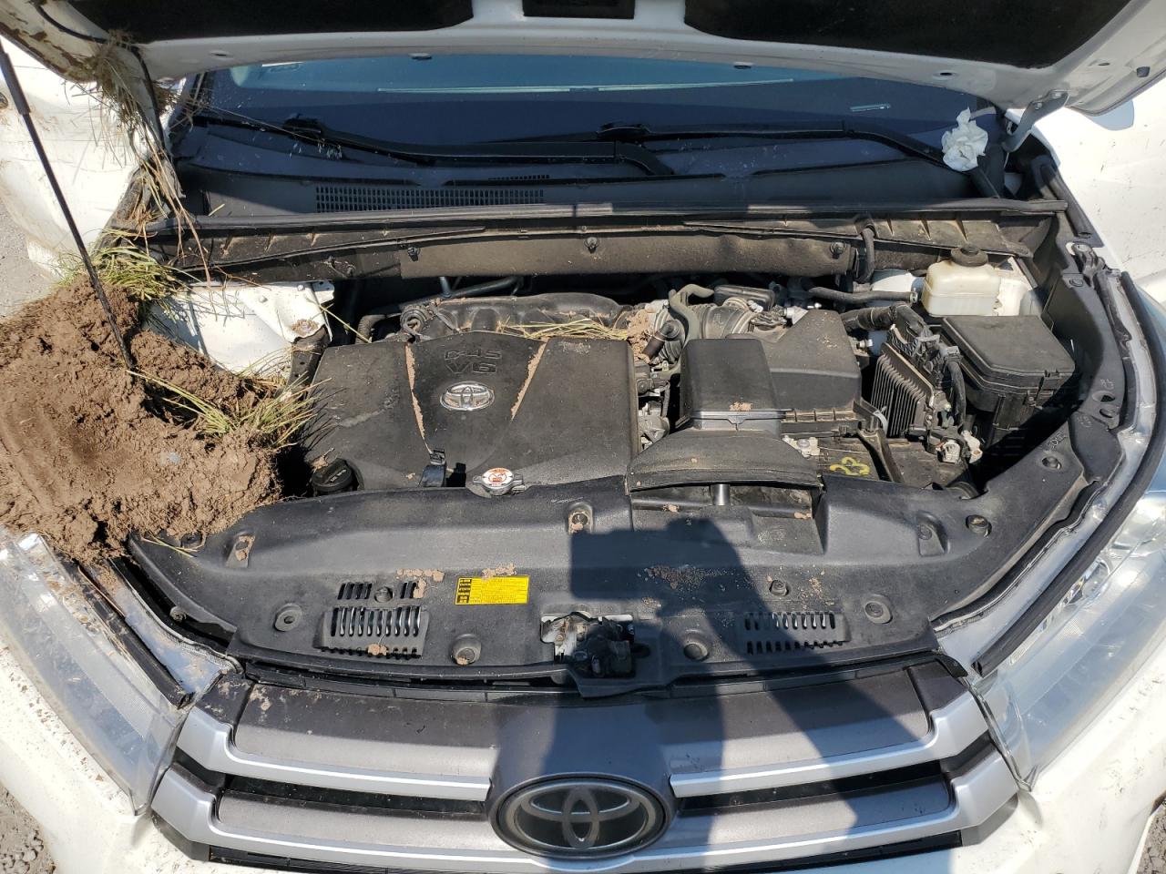 2018 Toyota Highlander Le VIN: 5TDBZRFH1JS857264 Lot: 62728685