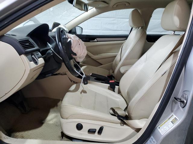 Sedans VOLKSWAGEN PASSAT 2014 Silver