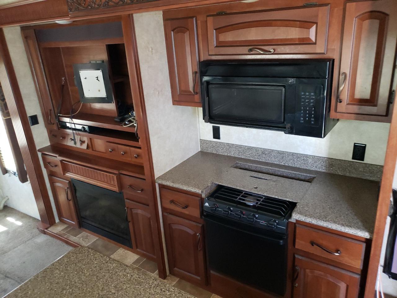 KEYSTONE RV MONTANA HI 2013 VIN 4YDF39029D4702093 фото 7